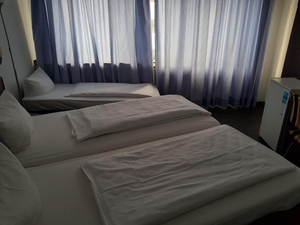Hotel Berliner Hof Дюселдорф Екстериор снимка